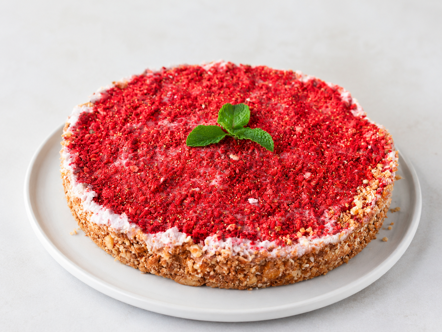 Veganer No-Bake Erdbeer-Cheesecake mit Cashew-Creme
